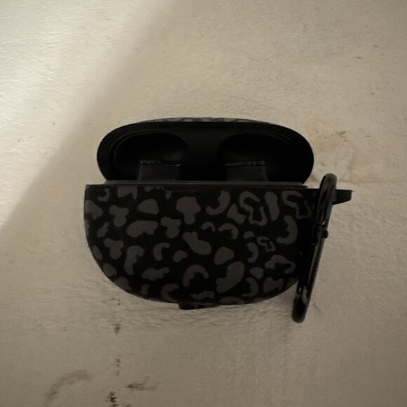 Beats by Dr. Dre Studio Buds - Black With Leopard Silicone Case EUC - Picture 4 of 13